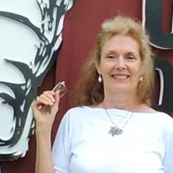 Meet your Posher, Tina - Picture 1 of 6